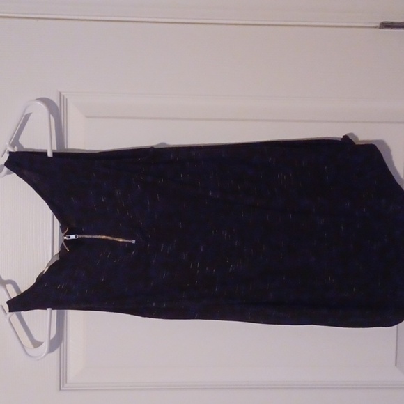 💙🌺Black Sleeveless Top Zipper In The Back - Picture 5 of 8